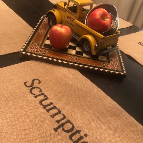 Hand Stenciled Burlap Placemats - Set of 6 - Picture 3 of 4